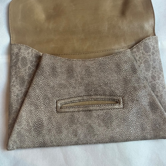 Givenchy RARE Antigona Leather Envelope Pebbled Beige Tan Clutch Handbag Logo - Picture 7 of 12